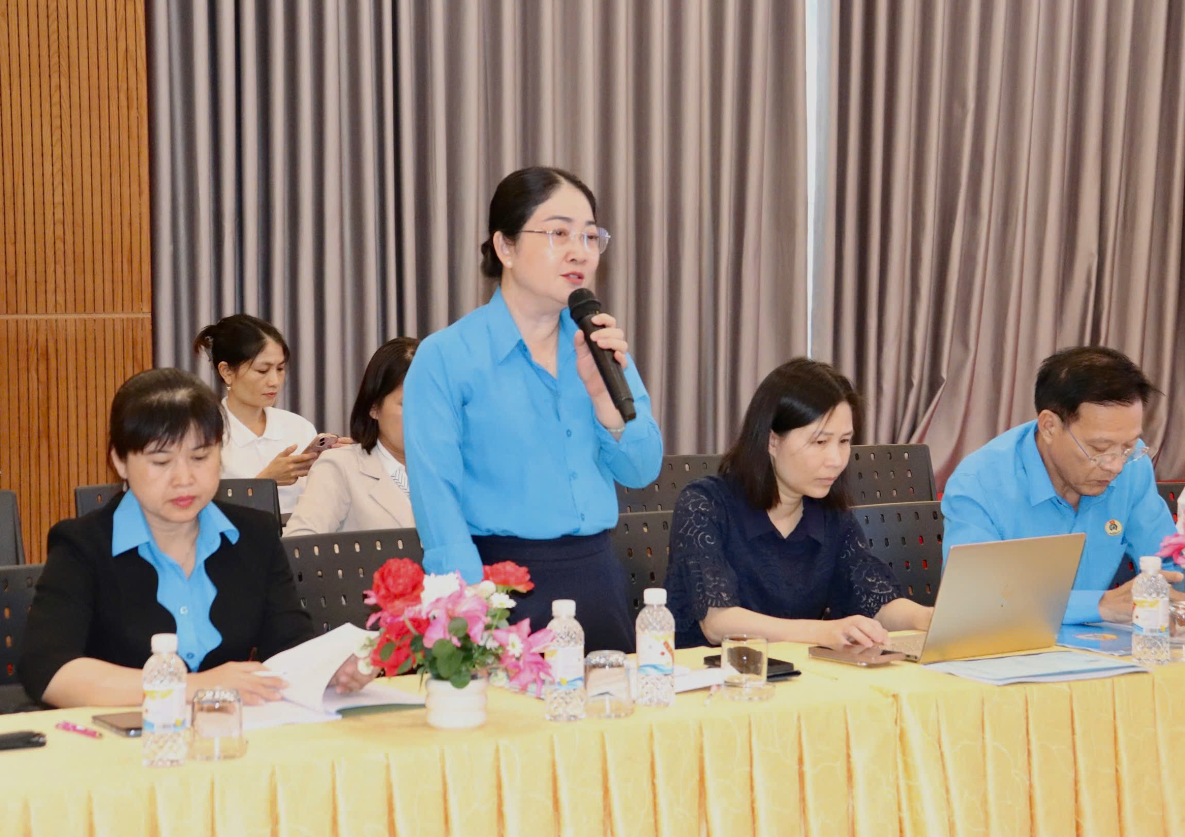 为第十四届党代会文件建言:加强政治素质培训,提高工人生活水平